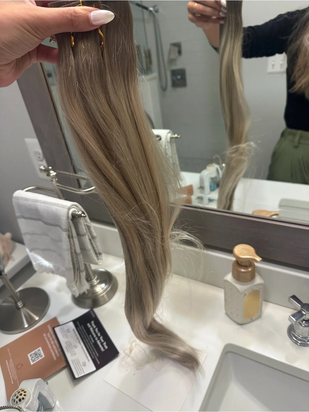 BELLAMI 24 Inch Silk Seam Clip-In Hair Extensions - Pearl Blonde